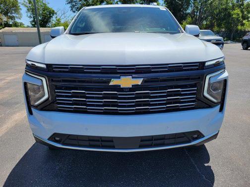 Polar White Tricoat 2026 Chevrolet Suburban High Country, RWD