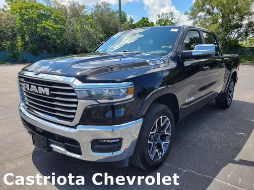 Diamond Black Crystal Pearlcoat 2026 RAM 1500 Laramie