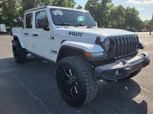 Bright White Clearcoat 2022 Jeep Gladiator Willys 4x4