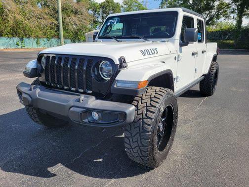 Bright White Clearcoat 2022 Jeep Gladiator Willys 4x4