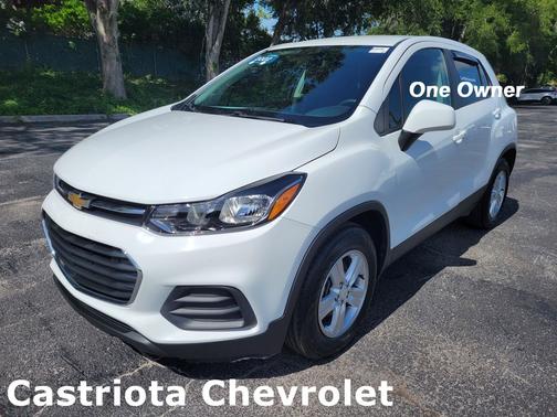 Summit White 2022 Chevrolet Trax LS