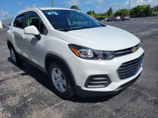 Summit White 2022 Chevrolet Trax LS