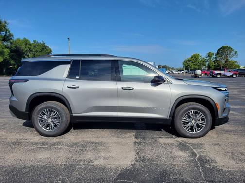 Sterling Gray Metallic 2026 Chevrolet Traverse LT