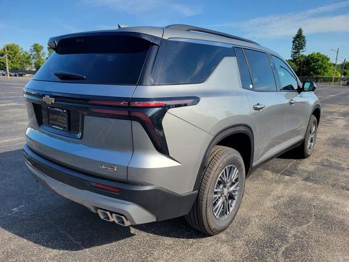 Sterling Gray Metallic 2026 Chevrolet Traverse LT