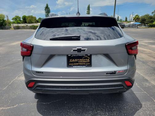 Sterling Gray Metallic 2026 Chevrolet Trax FWD 2RS