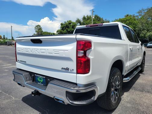 Summit White 2024 Chevrolet Silverado 1500 LT