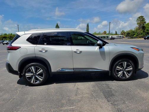 Brilliant Silver Metallic 2023 Nissan Rogue SL