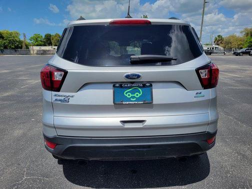INGOT SILVER METALLIC 2019 Ford Escape SE