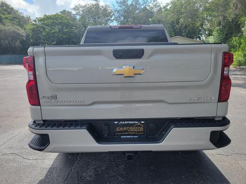 White Sands 2026 Chevrolet Silverado 1500 Custom