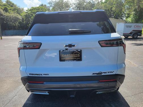 Polar White Tricoat 2026 Chevrolet Equinox AWD ACTIV