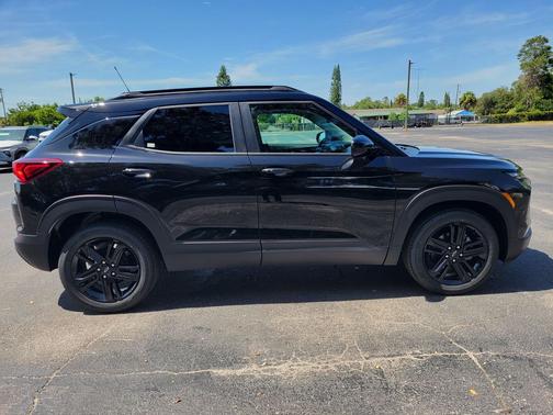 Mosaic Black Metallic 2026 Chevrolet Trailblazer LT