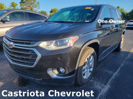 Mosaic Black Metallic 2021 Chevrolet Traverse LT Cloth