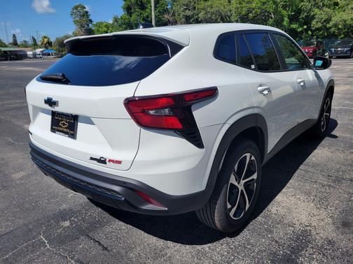 Summit White 2026 Chevrolet Trax FWD 1RS
