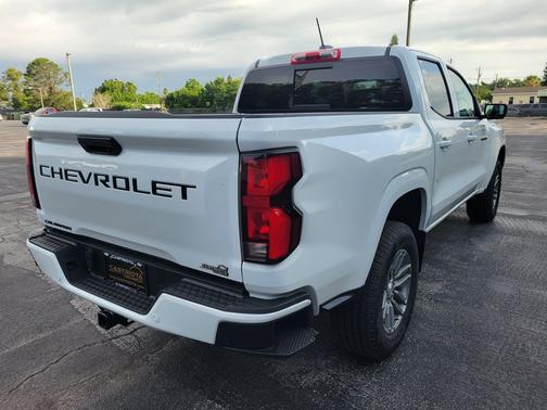 Summit White 2026 Chevrolet Colorado LT