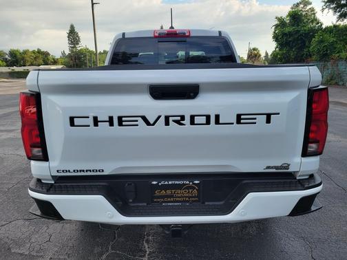 Summit White 2026 Chevrolet Colorado LT