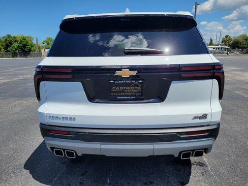 Summit White 2026 Chevrolet Traverse LT