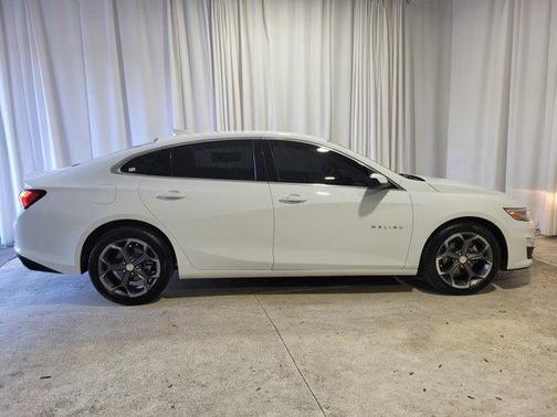 2022 Chevrolet Malibu FWD LT