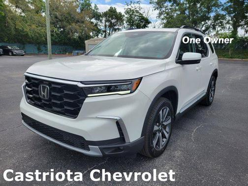 Platinum White Pearl 2024 Honda Pilot Touring 8-Passenger