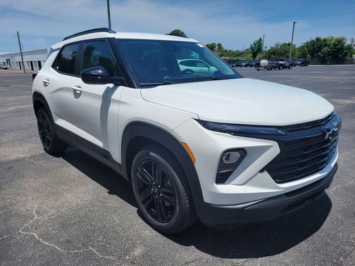 Summit White 2026 Chevrolet Trailblazer LT