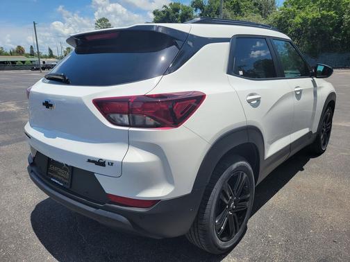Summit White 2026 Chevrolet Trailblazer LT