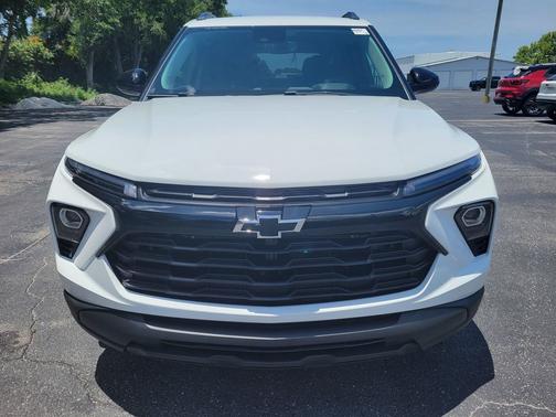 Summit White 2026 Chevrolet Trailblazer LT
