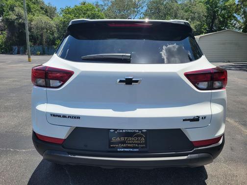 Summit White 2026 Chevrolet Trailblazer LT