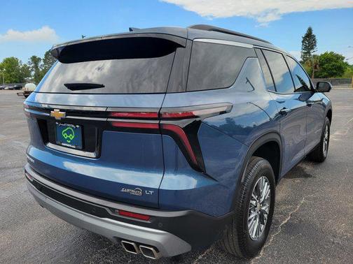 Lakeshore Blue Metallic 2024 Chevrolet Traverse LT