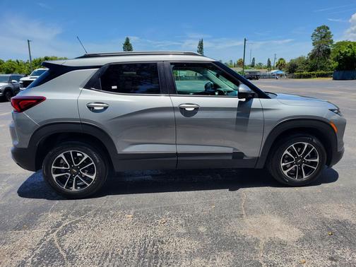 Sterling Gray Metallic 2024 Chevrolet Trailblazer LT