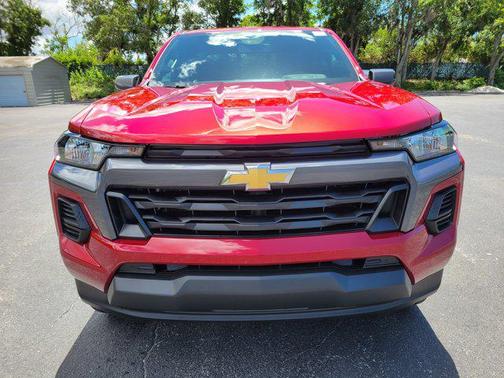 Radiant Red Tintcoat 2026 Chevrolet Colorado LT