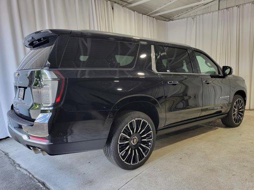 2025 Chevrolet Suburban 4WD High Country