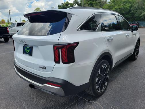 Glacial White Pearl 2024 Kia Sorento SX