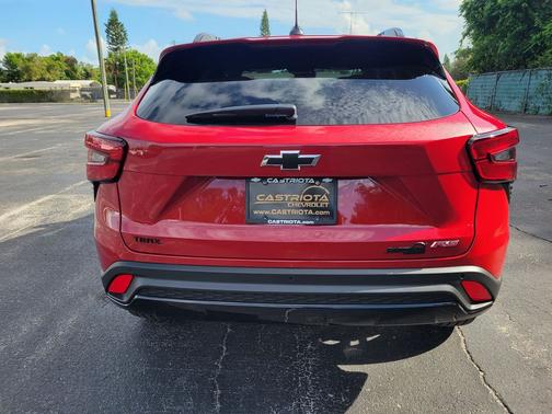 Apex Red 2026 Chevrolet Trax FWD 2RS