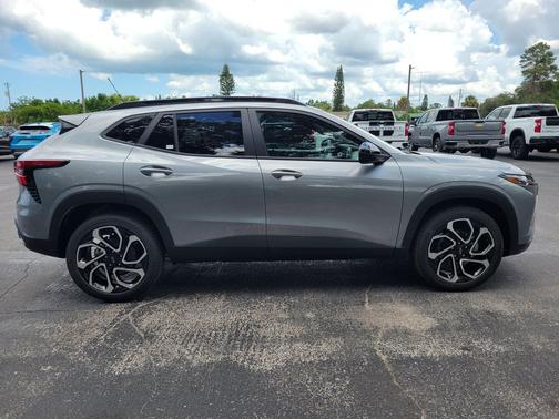 Sterling Gray Metallic 2026 Chevrolet Trax FWD 2RS