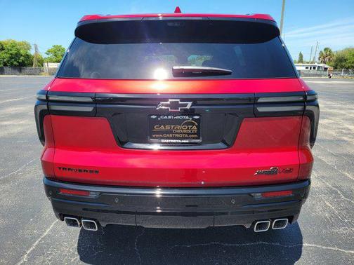 Radiant Red Tintcoat 2026 Chevrolet Traverse RS
