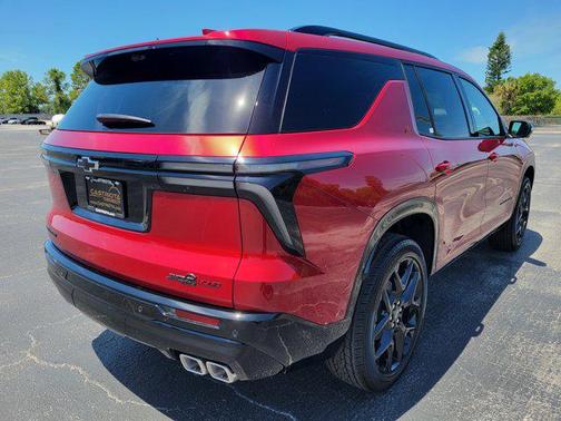 Radiant Red Tintcoat 2026 Chevrolet Traverse RS
