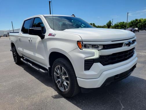 Summit White 2025 Chevrolet Silverado 1500 RST
