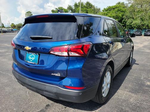 Blue Glow Metallic 2022 Chevrolet Equinox LS