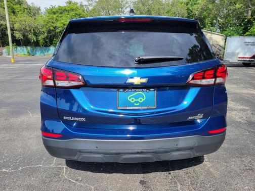 Blue Glow Metallic 2022 Chevrolet Equinox LS