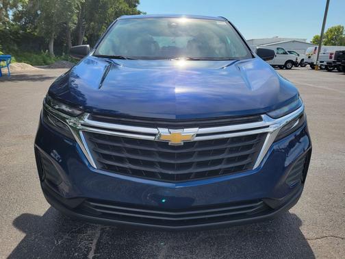 Blue Glow Metallic 2022 Chevrolet Equinox LS