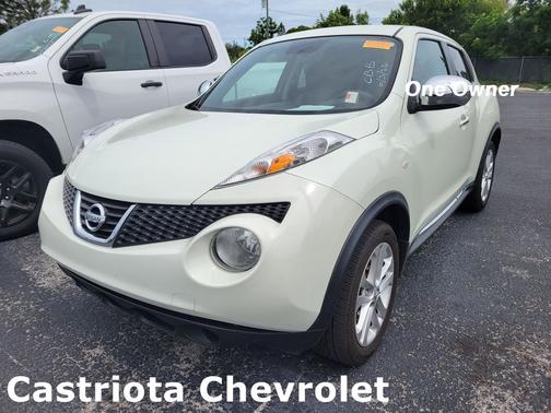 White Pearl 2012 Nissan Juke SV