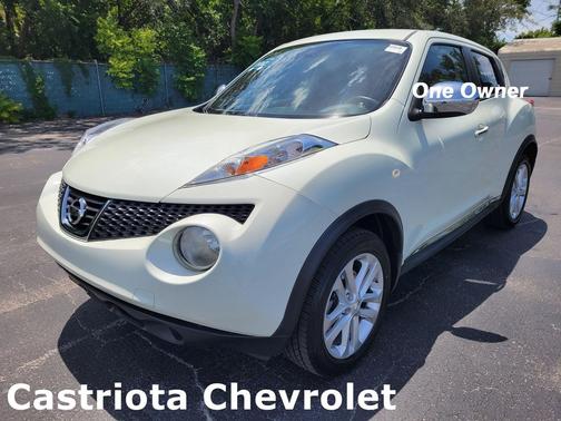 White Pearl 2012 Nissan Juke SV