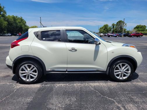 White Pearl 2012 Nissan Juke SV