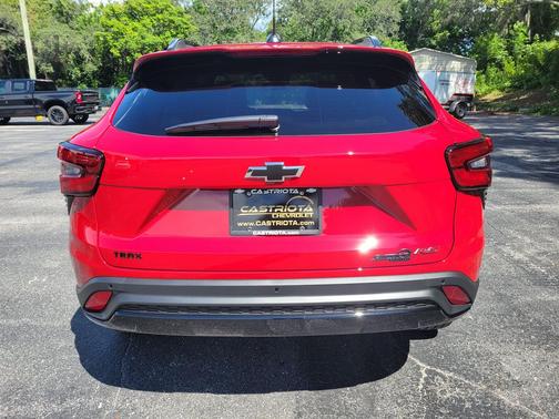 Apex Red 2026 Chevrolet Trax FWD 2RS