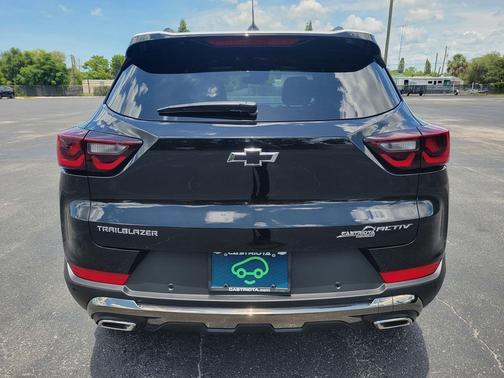 Mosaic Black Metallic 2026 Chevrolet Trailblazer ACTIV