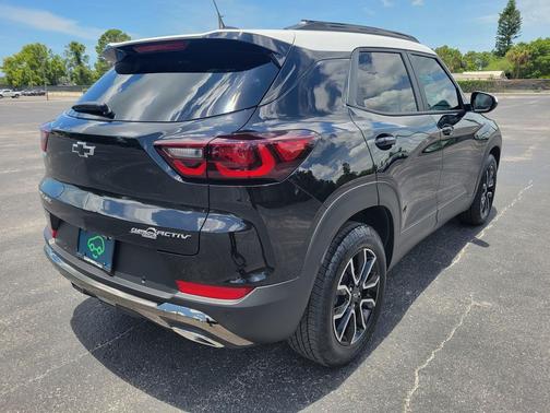 Mosaic Black Metallic 2026 Chevrolet Trailblazer ACTIV