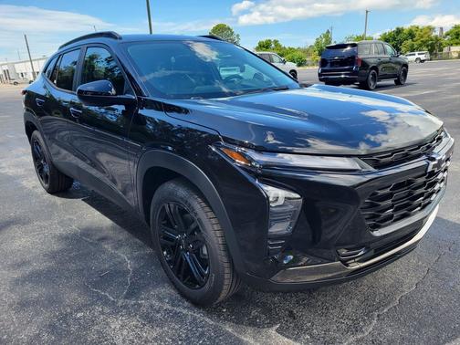 Mosaic Black Metallic 2026 Chevrolet Trax FWD ACTIV