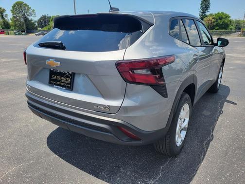 Sterling Gray Metallic 2026 Chevrolet Trax LS