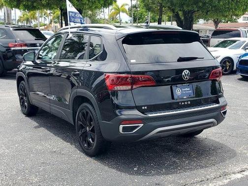 Deep Black Pearl Effect 2022 Volkswagen Taos 1.5T SE