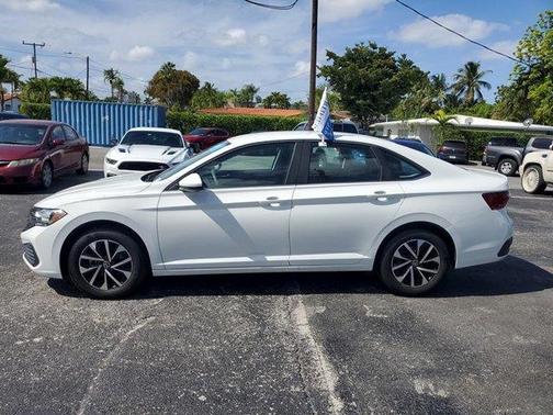 Pure White 2023 Volkswagen Jetta 1.5T S