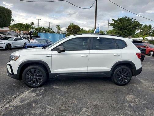 Pure White 2022 Volkswagen Taos 1.5T S
